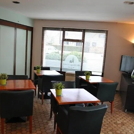 Campanile Otel 3*
